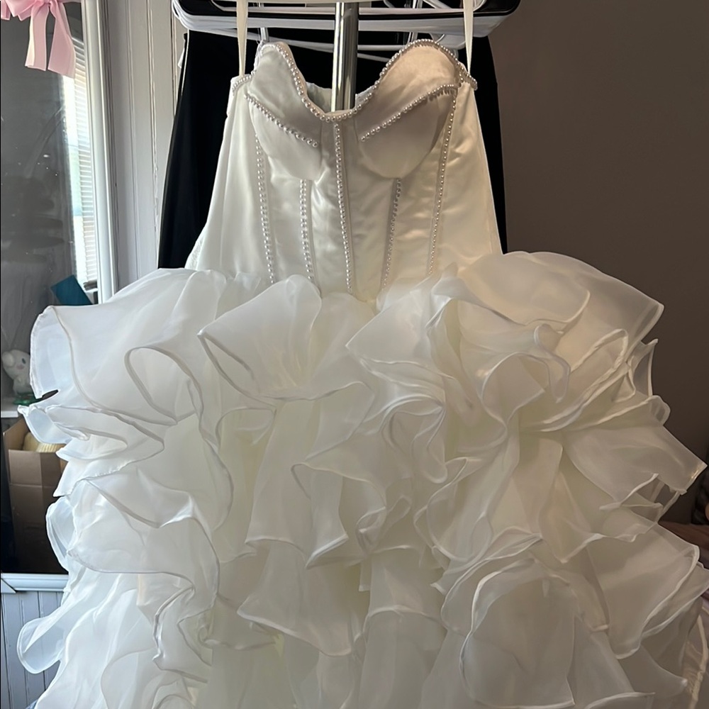 Chic White Ruffled Prom Dress - Picture 3 of 3
